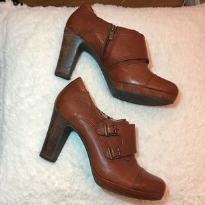 Clarks leather oxford heels